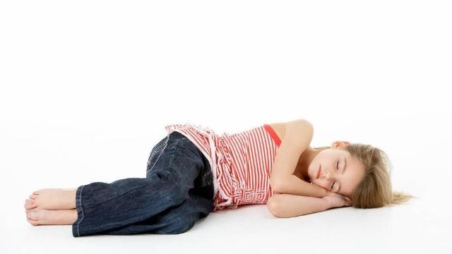 大脑如何在夜间启动不安腿?慢性睡眠干扰生活质量