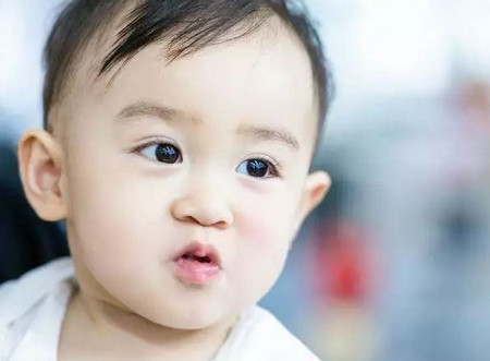 孩子不开口说话是什么原因?是智力低下吗?